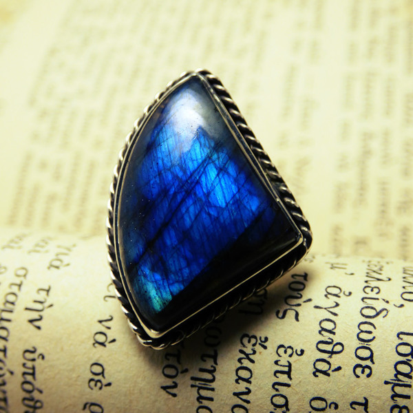" SIlver Blue Labradorite " - Χειροποίητο ασημένιο δαχτυλίδι με Λαβραδορίτη! - statement, ασήμι, ασήμι, ημιπολύτιμες πέτρες, ημιπολύτιμες πέτρες, handmade, fashion, vintage, κλασσικό, design, ιδιαίτερο, μοναδικό, μοντέρνο, γυναικεία, sexy, ασήμι 925, ασήμι 925, donkey, χειροποίητα, romantic, must αξεσουάρ, κλασσικά, γυναίκα, unique, boho, έλληνες σχεδιαστές - 4