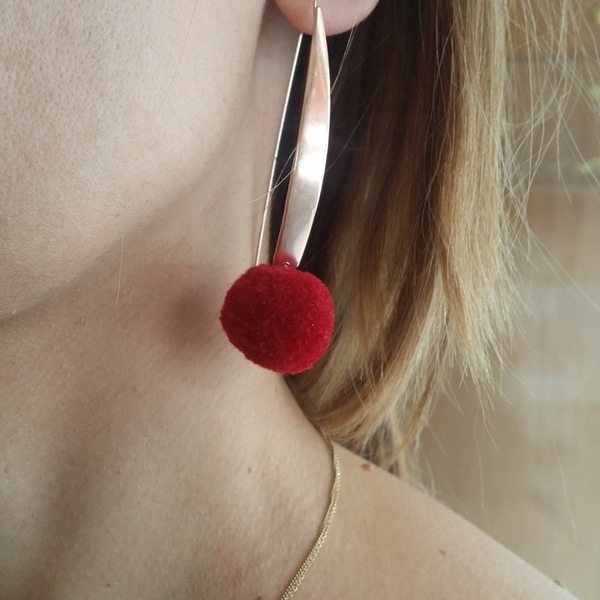 Red earrings - pom pom, κρεμαστά, Black Friday, φθηνά - 4