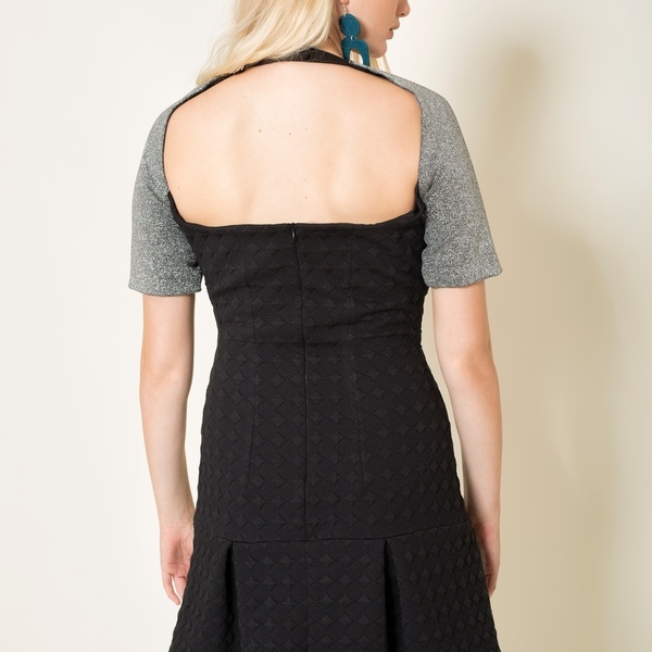 Μίνι μαύρο εφαρμοστό φόρεμα με κουφόπιετες στο κάτω μέρος - γυναικεία, πολυεστέρας, χειμωνιάτικο, mini - 2