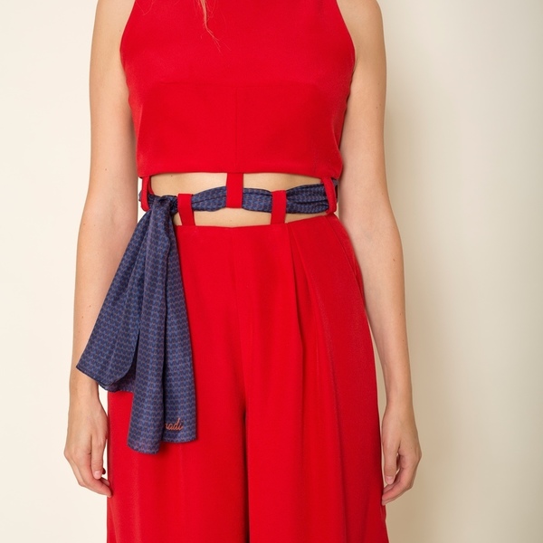 Κοκκινη κρεπ ολόσωμη φόρμα με κουφόπιετες που δένει με μεταξωτό μαντήλι στην μέση - μετάξι, χειμωνιάτικο - 2