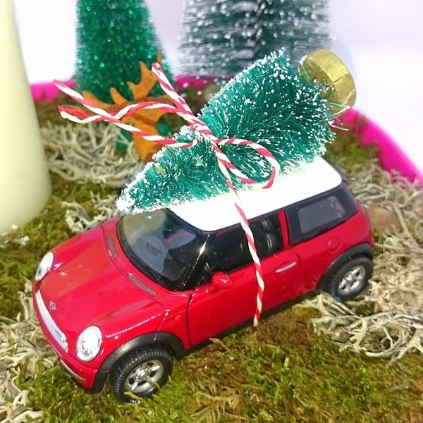 Red car Christmas tree - διακοσμητικό, δέντρα, χειροποίητα, αυτοκινητάκια, χριστουγεννιάτικο, κερί, αρωματικά κεριά - 2