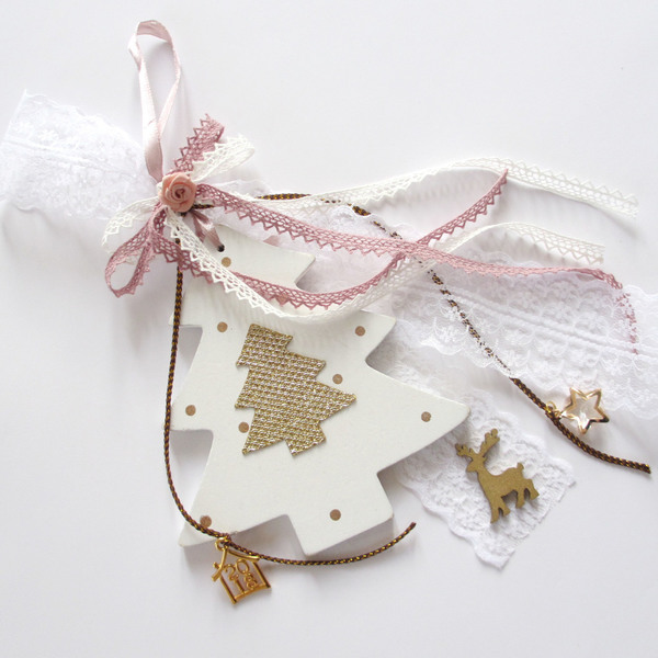Xειροποίητο γούρι "Romantic White Christmas Tree" - κορδέλα, φιόγκος, chic, ξύλο, δαντέλα, vintage, ιδιαίτερο, μοναδικό, δέντρα, αστέρι, δώρο, elegant, romantic, δωράκι, ξύλινο, χριστουγεννιάτικο δέντρο, μεταλλικά στοιχεία, merry christmas, χριστουγεννιάτικα δώρα, στολίδια