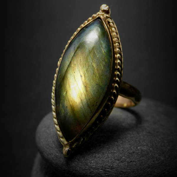 "Magic Gold Labradorite" - Χειροποίητο δαχτυλίδι επίχρυσο με Λαβραδορίτη σε σχήμα Μαρκίσιο. - ημιπολύτιμες πέτρες, ημιπολύτιμες πέτρες, βραδυνά, fashion, vintage, design, ιδιαίτερο, μοναδικό, μοντέρνο, γυναικεία, επιχρυσωμένα, επιχρυσωμένα, sexy, donkey, χειροποίητα, romantic, πριγκίπισσα, must αξεσουάρ, γυναίκα, unique, ethnic, έλληνες σχεδιαστές, fashion jewelry - 2