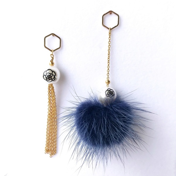 Ασύμμετρα σκουλαρίκια μπλε - μοντέρνο, pom pom, σκουλαρίκια, χάντρες, καρφωτά