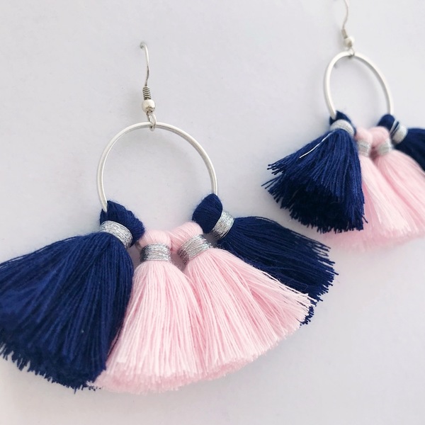 Σκουλαρίκια ροζ και μπλε φούντεσ - μοντέρνο, δώρο, με φούντες, σκουλαρίκια, γενέθλια, μεταλλικά στοιχεία