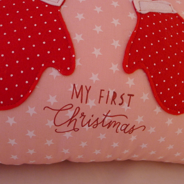 Χριστουγεννιάτικο διακοσμητικό μαξιλάρι "My first christmas" - ύφασμα, βαμβάκι, νήμα, πολυεστέρας, τσόχα, δώρο, χριστουγεννιάτικο, χριστουγεννιάτικα δώρα, πρώτα Χριστούγεννα, μαξιλάρια - 2