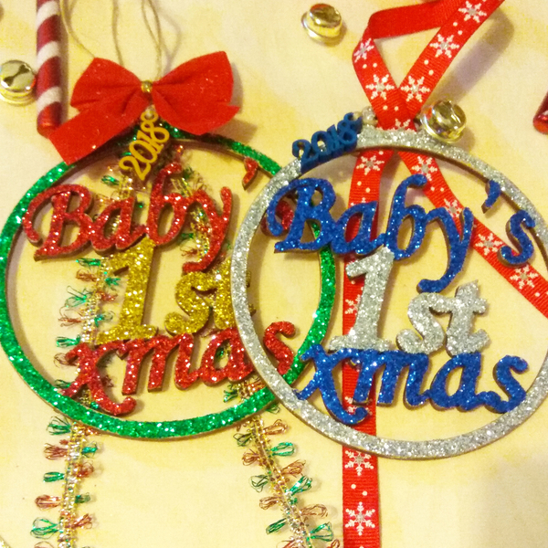 Χριστουγεννιάτικο στολίδι-γούρι ''Baby's first X-Mas'' - φιόγκος, ξύλο, γούρι, γκλίτερ, ξύλινο, personalised, κρεμαστά, χριστουγεννιάτικα δώρα, πρώτα Χριστούγεννα, στολίδια, γούρια, μπάλες - 2