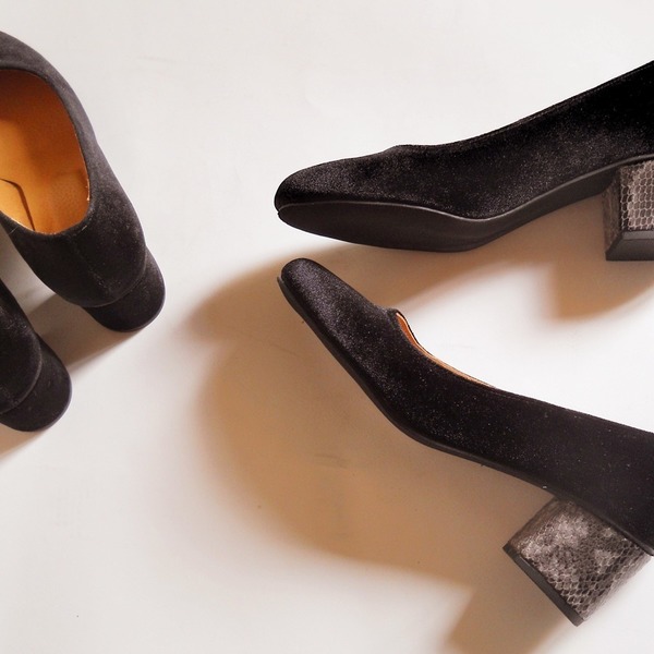 Black Velvet Block Heels - δέρμα, chic, βελούδο, χειροποίητα, all day, minimal, casual