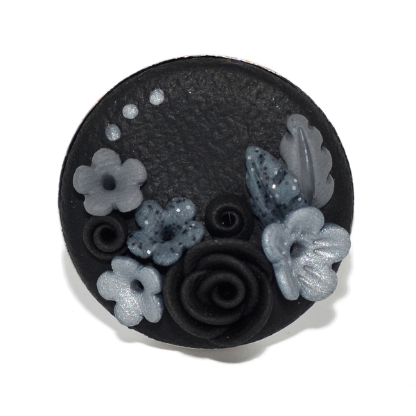 Μαύρο statement δαχτυλίδι με μαύρα ασημί & γκρι λουλουδάκια - statement, πηλός, δαχτυλίδι, χειροποίητα, φλοράλ, romantic, αυξομειούμενα