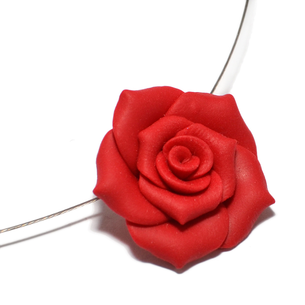 Κόκκινο ρομαντικό τριανταφυλλάκι σε κοντό κολιέ - τριαντάφυλλο, πηλός, κολιέ, χειροποίητα, κοντό, romantic, κοντά, λουλούδι, υποαλλεργικό, ατσάλι, κρεμαστά