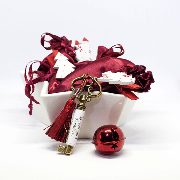 Γούρι κλειδί με ενσωματωμένες ευχές σε πουγγί - γούρι, χαρτί, δώρο, πουγκί, με φούντες, με φούντες, διακόσμηση, κλειδί, κλειδί, αγάπη, νονά, γιαγιά, διακοσμητικά, χριστουγεννιάτικα δώρα, δώρα για δασκάλες