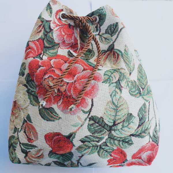 "Flowers for Scarlett " pouch - ύφασμα, αλυσίδες, λουλούδια, πουγκί