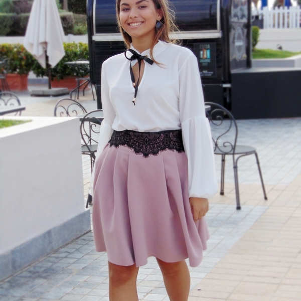 Ψηλόμεση φούστα με πιέτες και δαντέλα στην ζώνη - mini