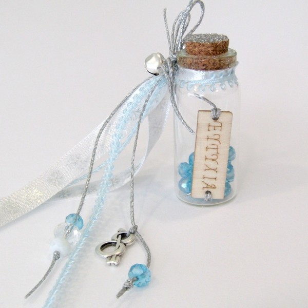 Γούρι μπουκαλάκι με γαλάζιες χάντρες (24) - διακοσμητικό, μοναδικό, γούρι, δώρο, πρωτότυπο, χειροποίητα, χάντρες, χάντρες, χριστουγεννιάτικο, μεταλλικά στοιχεία, χιονονιφάδα, χειμώνας - 2