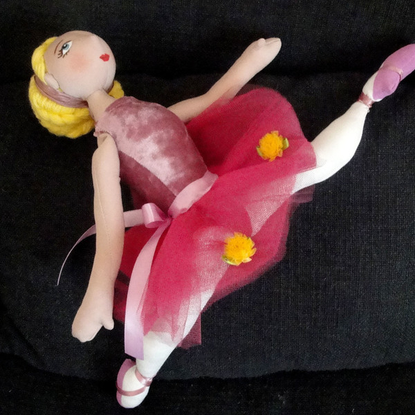 Χειροποίητη κούκλα- μπαλαρίνα Angela - ύφασμα, διακοσμητικό, μοναδικό, παιχνίδι, κορίτσι, δώρο, λουλούδια, ακρυλικό, μπαλαρίνα, χειροποίητα, κουκλίτσα, κούκλες - 5