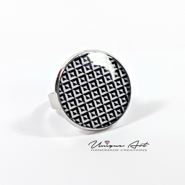 Rhombus | Δαχτυλίδι με υγρό γυαλί - statement, μόδα, μοντέρνο, επάργυρα, μέταλλο, δαχτυλίδι, γεωμετρικά σχέδια, εντυπωσιακό, minimal, unique, μεγάλα, αυξομειούμενα, φθηνά - 3