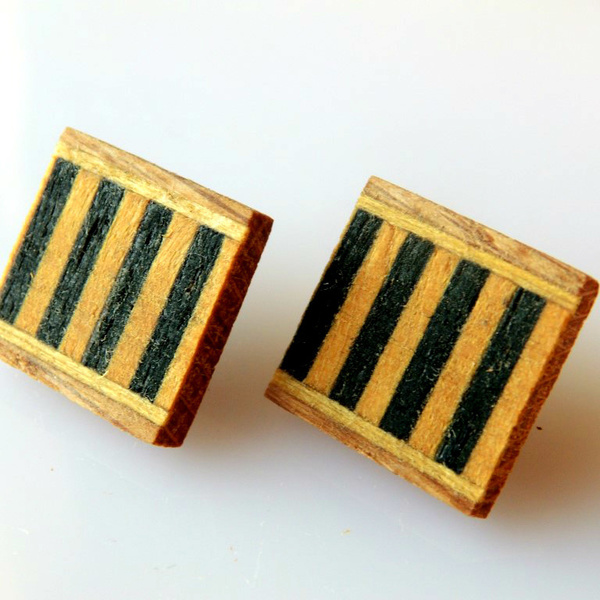 καρφωτά σκουλαρίκια | ξύλινα, τετράγωνα, δρύινα με ριγέ κιτρινόμαυρο σχέδιο - ριγέ, ξύλο, ethnic