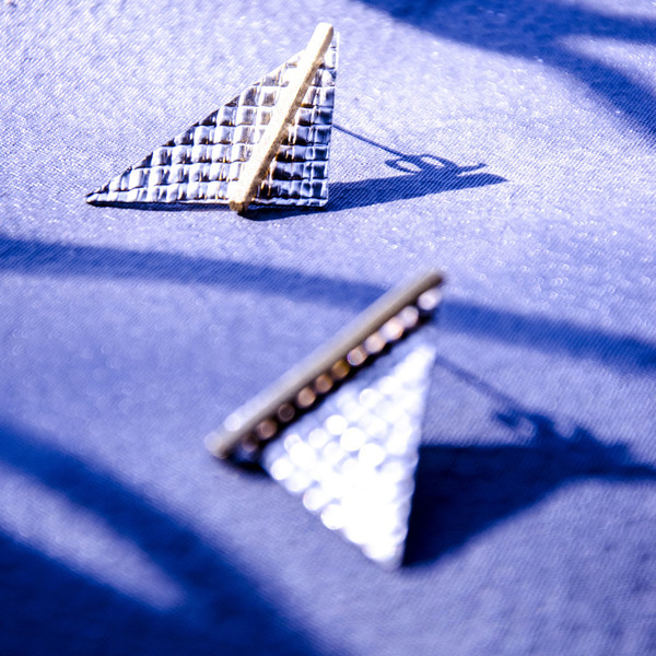 ''Triangle'' stud earrings - ασήμι, ορείχαλκος, χρυσό, αλπακάς, γεωμετρικά σχέδια, χειροποίητα σκουλαρίκια με πέρλε, minimal, καρφωτά - 2