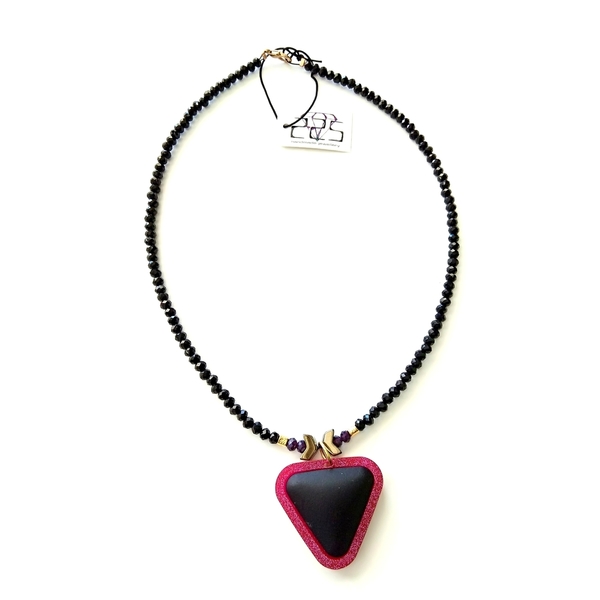 Resin triangle necklace - γυαλί, μοναδικό, κρύσταλλα, ρητίνη, γεωμετρικά σχέδια, μεταλλικά στοιχεία - 2