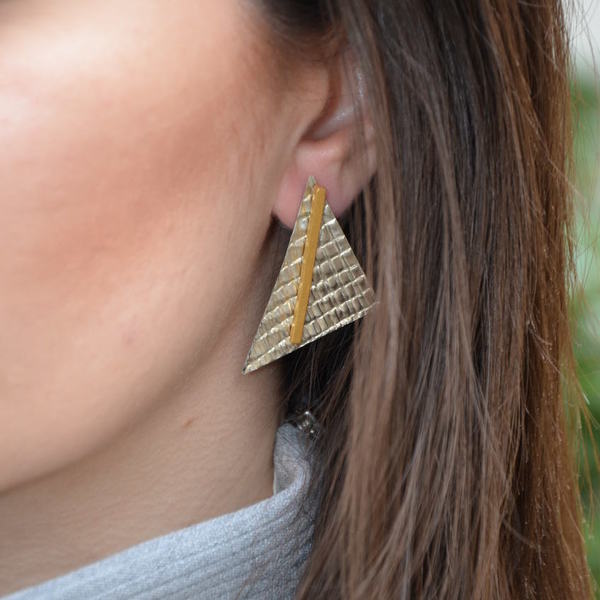 ''Triangle'' stud earrings - ασήμι, ορείχαλκος, χρυσό, αλπακάς, γεωμετρικά σχέδια, χειροποίητα σκουλαρίκια με πέρλε, minimal, καρφωτά - 3