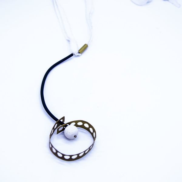 ''Black n' White'' long necklace - ύφασμα, ύφασμα, κοράλλι, μοντέρνο, ορείχαλκος, μακρύ, χειροποίητα