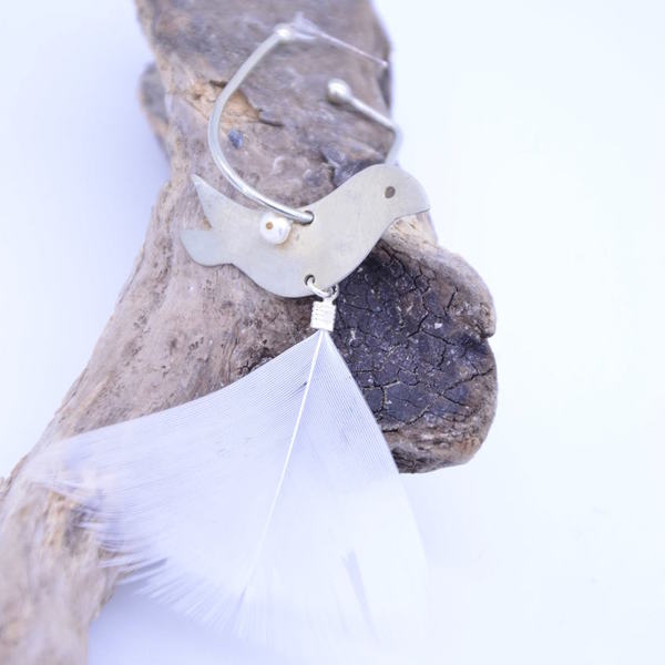 "White angels'' feather earrings - μοναδικό, μαργαριτάρι, φτερό, πουλάκια, χειροποίητα σκουλαρίκια με πέρλε, κρεμαστά