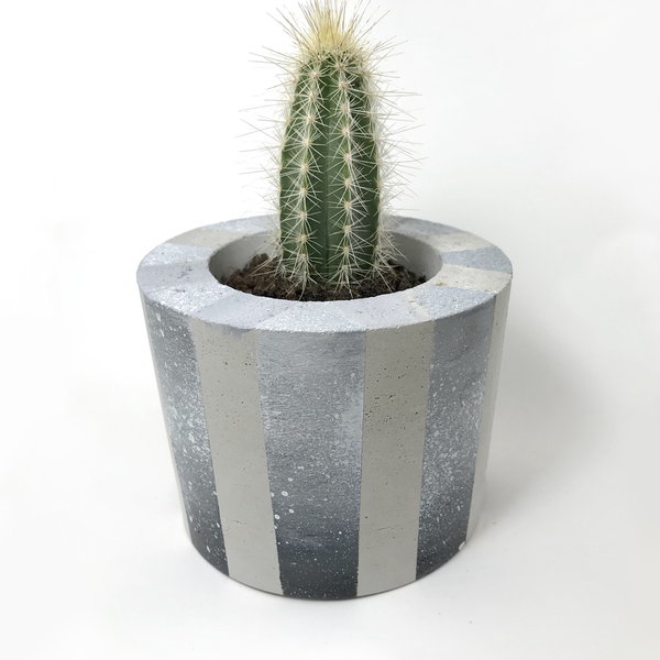 concrete planter //grey stripes - handmade, ζωγραφισμένα στο χέρι, σπίτι, διακόσμηση, τσιμέντο, τσιμέντο, χειροποίητα, κασπώ, διακόσμηση κήπου