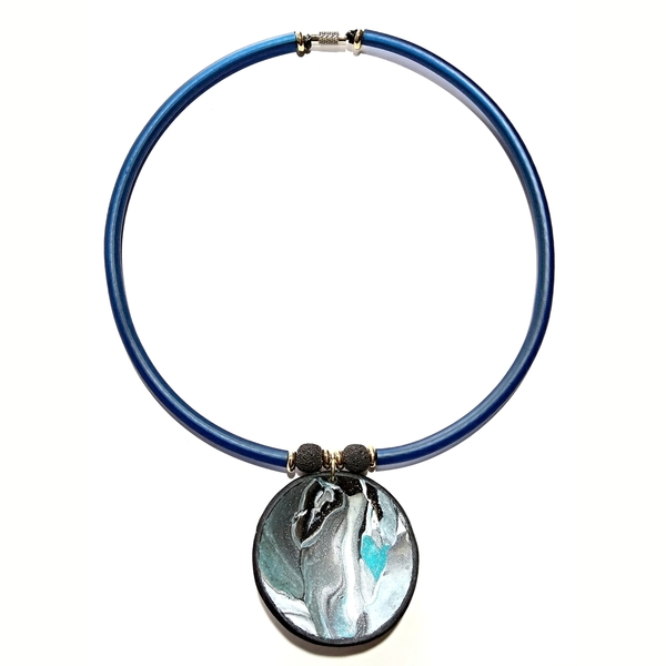Curved pendant - μπλε, ημιπολύτιμες πέτρες, ημιπολύτιμες πέτρες, λάβα, πηλός, κολιέ, εντυπωσιακό, κοντό, μεταλλικά στοιχεία, Black Friday