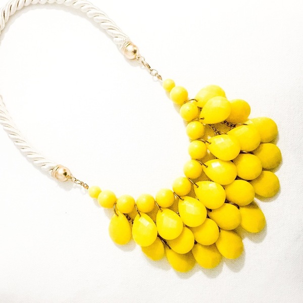Yellow necklace - statement, handmade, fashion, ρητίνη, κολιέ, χειροποίητα, χάντρες, κοντό, must αξεσουάρ, fashion jewelry, Black Friday - 2
