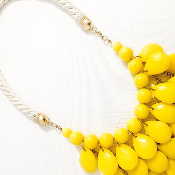 Yellow necklace - statement, handmade, fashion, ρητίνη, κολιέ, χειροποίητα, χάντρες, κοντό, must αξεσουάρ, fashion jewelry, Black Friday - 4