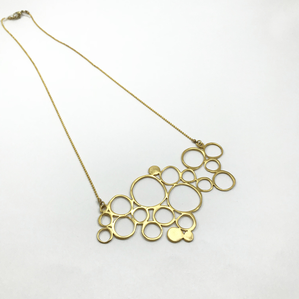 gold pendant // bubbles - μονόχρωμες, ιδιαίτερο, μοναδικό, μοντέρνο, επιχρυσωμένα, ορείχαλκος, δώρο, μέταλλο, κολιέ, γεωμετρικά σχέδια, χειροποίητα, για όλες τις ώρες, μακριά, minimal, unique, διαχρονικό, μπρούντζος, κρεμαστά - 2