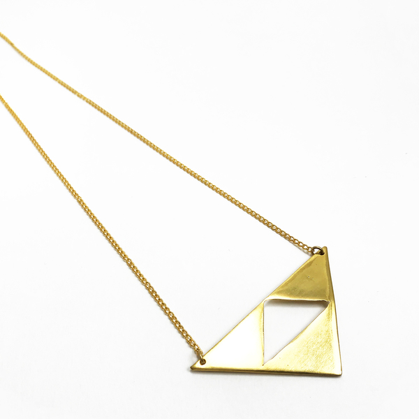 gold pendant // some triangles - μονόχρωμες, ιδιαίτερο, μοναδικό, μοντέρνο, επιχρυσωμένα, ορείχαλκος, δώρο, μέταλλο, κολιέ, γεωμετρικά σχέδια, χειροποίητα, για όλες τις ώρες, minimal, κοντά, unique, διαχρονικό, μπρούντζος, κρεμαστά