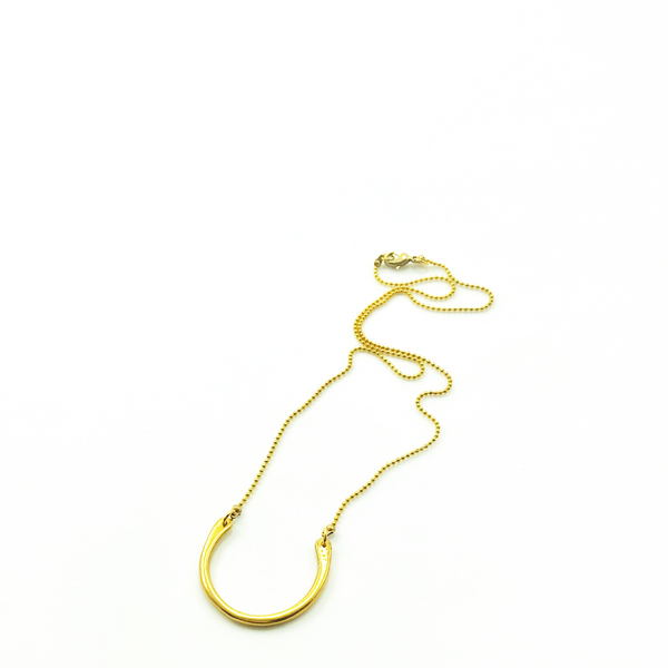 gold pendant // luck - μονόχρωμες, ιδιαίτερο, μοναδικό, μοντέρνο, επιχρυσωμένα, ορείχαλκος, δώρο, μέταλλο, κολιέ, γεωμετρικά σχέδια, χειροποίητα, για όλες τις ώρες, minimal, κοντά, unique, διαχρονικό, μπρούντζος, κρεμαστά