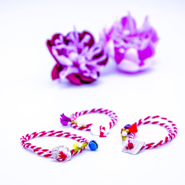 ''MARTIS'' charming bracelets - χρωματιστό, ιδιαίτερο, μοναδικό, μαργαριτάρι, νήμα, αλπακάς, με φούντες, χειροποίητα, μαρτάκια