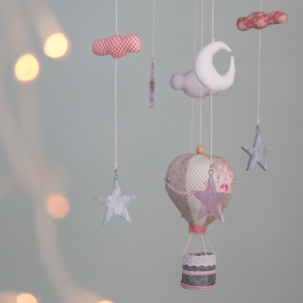 Μόμπιλε σύννεφο με αερόστατο και αστέρια σε αποχρώσεις του γκρι του σάπιου μήλου και του κόκκινου - ύφασμα, βαμβάκι, διακοσμητικό, κορίτσι, αγόρι, αστέρι, όνομα - μονόγραμμα, αερόστατο, δώρα για βάπτιση, συννεφάκι, μόμπιλε, παιδικό δωμάτιο, παιδική διακόσμηση, βρεφικά, κρεμαστά, δώρο για νεογέννητο, δώρα για μωρά, για παιδιά, προσωποποιημένα - 2