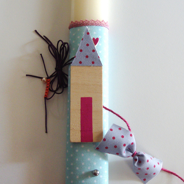Λαμπάδα με κολιέ "Little house" by Red button - ύφασμα, ξύλο, ζωγραφισμένα στο χέρι, γυναικεία, λαμπάδες, κολιέ, σπιτάκι, αρωματικά κεριά, για παιδιά, για ενήλικες - 3
