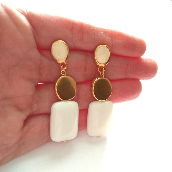 White onyx earrings - statement, ημιπολύτιμες πέτρες, βραδυνά, vintage, μοντέρνο, σμάλτος, όνυχας, romantic, minimal, καρφωτά, μεταλλικά στοιχεία
