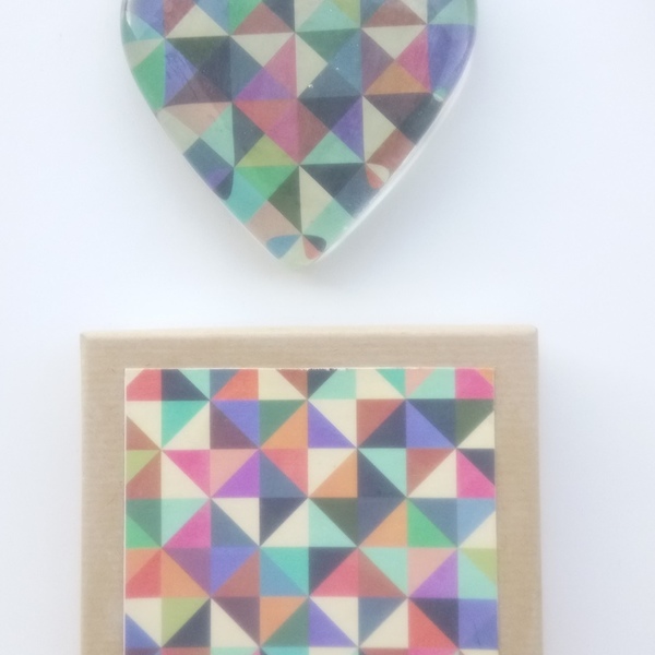 Press Papier Χρωματιστά Τριγωνάκια Καρδιά από Γυαλί 9x9x1.5εκ σετ με κουτί - γυαλί, καρδιά, δώρο, δώρα γάμου, διακοσμητικά, πρωτότυπα δώρα, δώρα για δασκάλες, γιορτή της μητέρας, αξεσουάρ γραφείου - 4