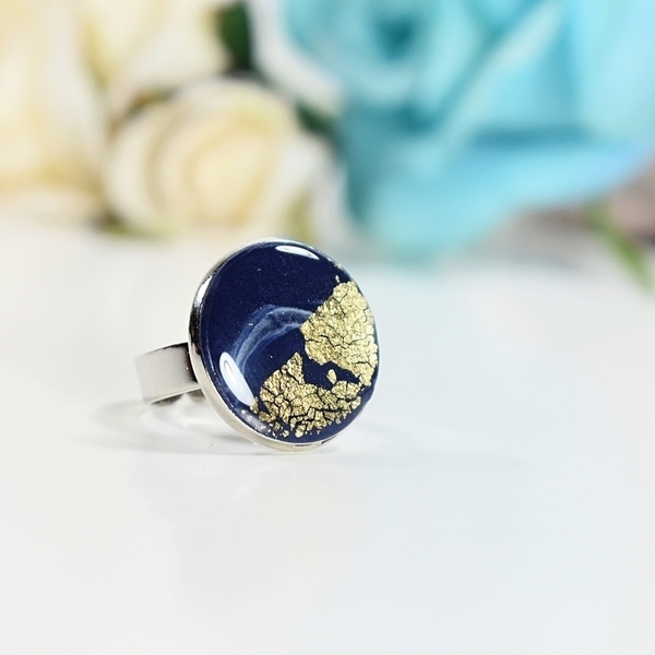 Δαχτυλίδι με πηλό και φύλλα χρυσού | Navy Blue & Gold 2 - γυαλί, μοντέρνο, επάργυρα, πηλός, δαχτυλίδι, εντυπωσιακό, minimal, μεγάλα, αυξομειούμενα, φθηνά
