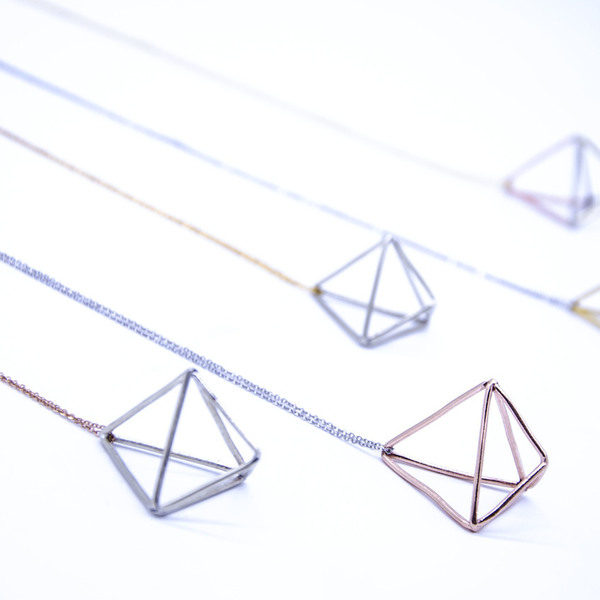 ''Triangle'' chain necklaces - βραδυνά, μοντέρνο, επιχρυσωμένα, ορείχαλκος, μακρύ, αλπακάς, γεωμετρικά σχέδια, minimal, κοντά, unisex, rock, μπρούντζος, κρεμαστά