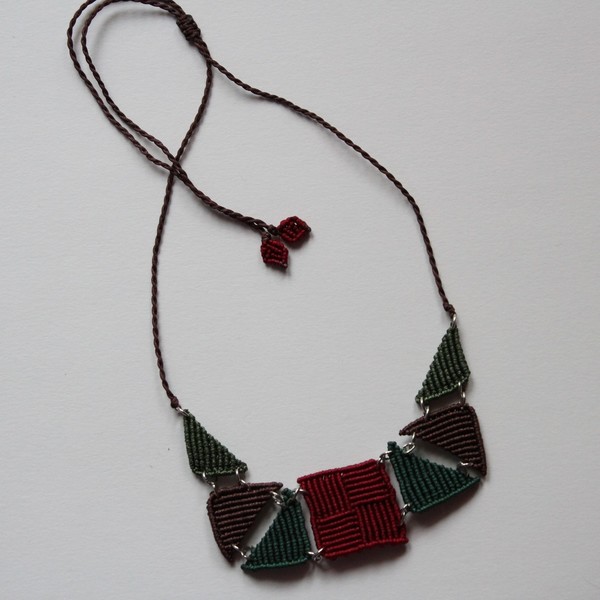 Geometric colours -- Macrame necklace - μακραμέ, κορδόνια, γεωμετρικά σχέδια, boho, ethnic, αυξομειούμενα