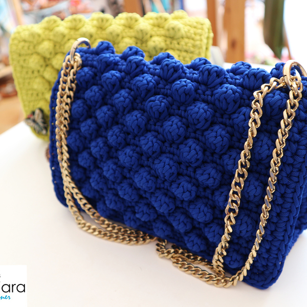 Πλεκτή τσάντα με αλυσίδα blue electric - αλυσίδες, chic, βραδυνά, καλοκαιρινό, πλεκτό, ώμου, crochet, χειροποίητα, φλοράλ, minimal, απαραίτητα καλοκαιρινά αξεσουάρ