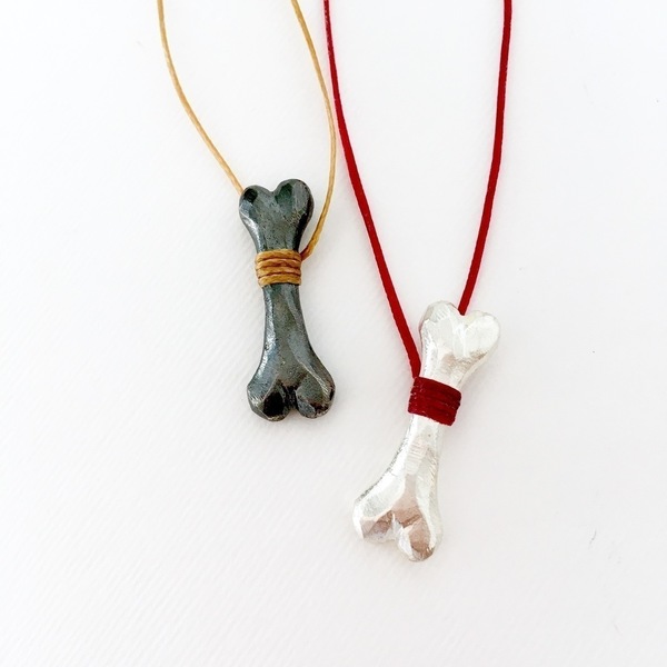 "the bone pendant"//ασήμι 925 - σε κόκκινο χρώμα - ασήμι, chic, κερωμένα κορδόνια, ασήμι 925, σκυλάκι, κοντά, κρεμαστά