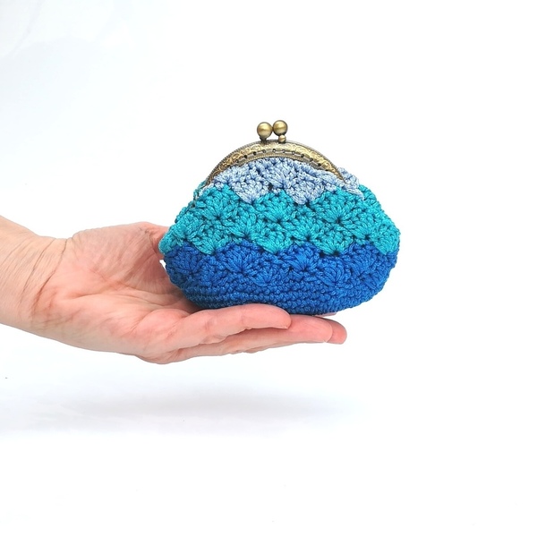 Πορτοφόλι κροσέ με πλαίσιο κλικ κλακ σε φωτεινό μπλε χρώμα, τυρκουάζ και γαλάζιο - ύφασμα, πλεκτό, πορτοφολάκι, crochet, πορτοφόλια κερμάτων