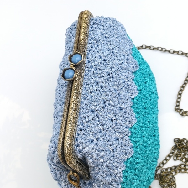 Βραδινή πλεκτή τσάντα με μεταλλικό πλαίσιο σε τυρκουάζ και γαλάζιο χρώμα - αλυσίδες, βραδυνά, vintage, ώμου, χιαστί, crochet, γεωμετρικά σχέδια, romantic, πλεκτές τσάντες - 4