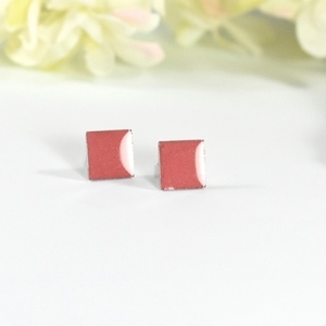 Coral pink candies | Stud earrings | Minimal - γυαλί, μοντέρνο, σμάλτος, γεωμετρικά σχέδια, καθημερινό, minimal, must αξεσουάρ, καρφωτά
