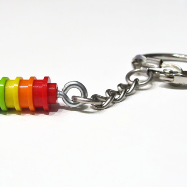 Μπρελόκ Rainbow από Τουβλάκια! - πολύχρωμο, μπρελόκ, κλειδί, χειροποίητα, ουράνιο τόξο, δωράκι, unisex, τουβλάκια, δώρα γενεθλίων, σπιτιού - 3