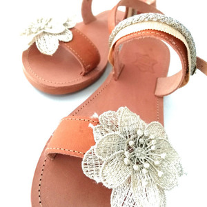 Bridal Sandals με λευκό λουλούδι - δέρμα, λουλούδια, boho, νυφικά, φλατ, γάμου - βάπτισης, ankle strap - 2