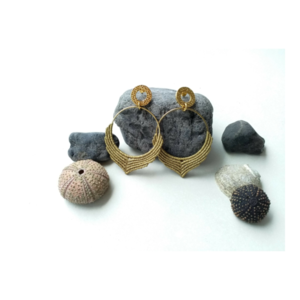 Μακραμέ σκουλαρίκια επιχρυσωμένοι κρίκοι 40mm σε χρυσό μεταλλιζέ χρώμα - επιχρυσωμένα, ορείχαλκος, μακραμέ, μεγάλα, πλεκτά - 3