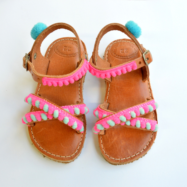 Baby leather sandals Pink pom poms - δέρμα, χιαστί, pom pom, boho, ethnic, δώρα για παιδιά, φλατ, για παιδιά